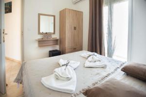 Postel nebo postele na pokoji v ubytování Afrathias Beachhouse - Cretan Hideaway
