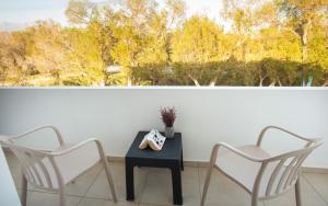 Balkón nebo terasa v ubytování Afrathias Beachhouse - Cretan Hideaway