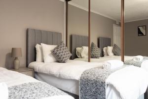 Un pat sau paturi într-o cameră la Airth House