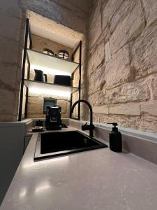 a kitchen counter with a sink and a window at Lorenzo x Casa Norte in Birgu