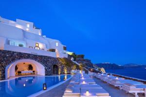 Canaves Oia Suites - Small Luxury Hotels of the World内部或周边的泳池