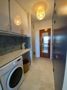 a kitchen with a washer and dryer in a room at Horizon sur le Cher in Montrichard