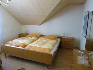 1 dormitorio con 2 camas en una habitación en Ferienwohnung Am Teuto, en Tecklenburg