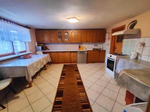 a kitchen with a long table in the middle of it at Dom Wypoczynkowy "U Gruszki" in Dzianisz
