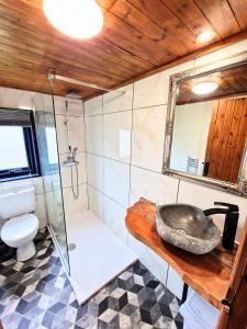 a bathroom with a sink and a shower at Otter 3 HuntersMoon-Warminster-Bath-Salisbury in Warminster