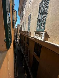 ジェノヴァにあるCasa Luccoliの二棟の間の通路