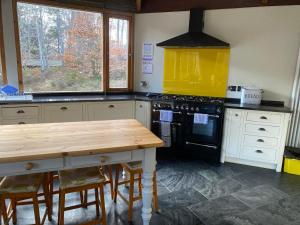 Kjøkken eller kjøkkenkrok på Cairngorm Lodge Rothiemurchus