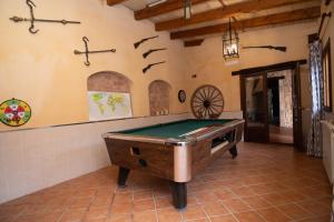 Villa Can Bassa 243 by Mallorca Charme tesisinde bir bilardo masası