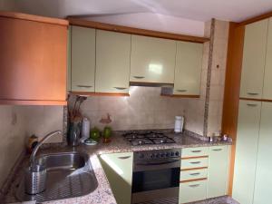 Η κουζίνα ή μικρή κουζίνα στο Apartamento da Laxeira