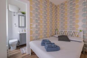 a bedroom with a bed with towels on it at San Pietro Dream House in Rome +44 photos