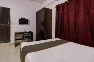 Tempat tidur dalam kamar di Collection O Hotel Alfa Inn
