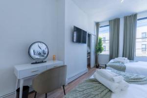 Postel nebo postele na pokoji v ubytování Sage Stay by the Train, We Pay Half Your Parking, 2 Queen Beds plus Sleeps 6 + 37 fotografií