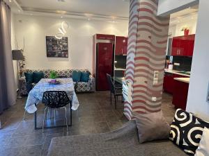 Φωτογραφία από το άλμπουμ του Renovated flat with Acropolis view στην Αθήνα