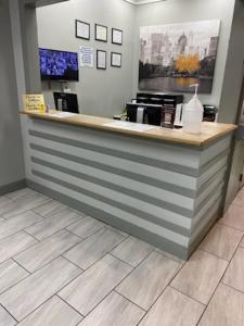 a bar in a restaurant with a counter at Barclay Hotel Atlanta Downtown in Atlanta