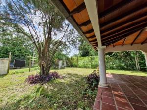 Zahrada ubytování Casa familiar estilo colonial a metros del lago + 26 fotografií