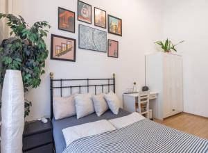 A bed or beds in a room at Gellerico Rooms at Rákóczi Square
