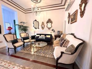 a living room with furniture and a chandelier at Large patio 4 bedrooms 4 bathrooms of which 3 en-suite in Barcelona