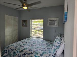 a bedroom with a bed and a ceiling fan at Iguana Updated Home By Large Imperial River 1 Mi to Beach in Bonita Springs