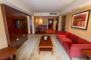 Uma área de estar em Sheraton Mendoza Hotel