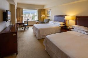 Cama ou camas em um quarto em Sheraton Mendoza Hotel