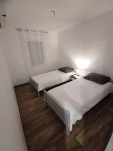 Katil atau katil-katil dalam bilik di Gîte privé, à 5 km du Puy du Fou