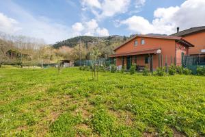 a house in a field next to a house at Casa Vacanze Il Torchio in Calice al Cornoviglio