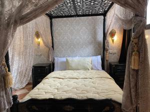 מיטה או מיטות בחדר ב-Dar Statia Vue sur mer cité portugaise