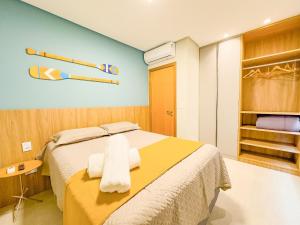 a bedroom with a bed with towels on it at Maruwá - Villa Deluxe 30 in Mata de Sao Joao +65 photos