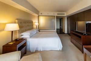 Cama ou camas em um quarto em Sheraton Mendoza Hotel