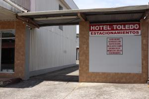 Certifikat, nagrada, logo ili neki drugi dokument izložen u objektu Hotel Toledo