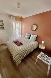 Ένα ή περισσότερα κρεβάτια σε δωμάτιο στο Appart Cosy 6 personnes
