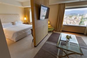 Cama ou camas em um quarto em Sheraton Mendoza Hotel