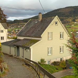 a large white house with a black roof at Store Ringheim Apartment - Villa Solberg in Vossevangen