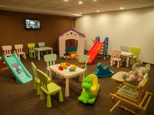 a room with many different kinds of play equipment at Ски студио Снежанка в Грийн лайф Пампорово in Pamporovo