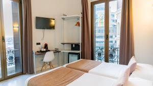 TV a/nebo společenská místnost v ubytování Hostal Gran Via 44