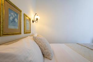 Postel nebo postele na pokoji v ubytování Kymata Hotel