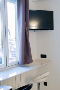 TV a/nebo společenská místnost v ubytování Hostal Gran Via 44