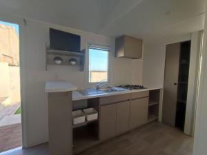 Η κουζίνα ή μικρή κουζίνα στο CasinhaDaPraia +5 φωτογραφίες