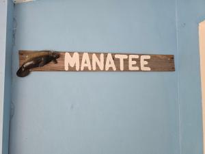 Sijil, anugerah, tanda atau dokumen lain yang dipamerkan di Manatee Spacious Updated On River 1 Mi to Beach Kit W&D