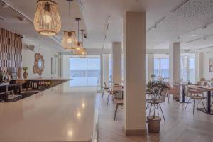A restaurant or other place to eat at Hotel La Cala Finestrat