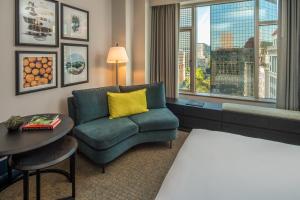 Posezení v ubytování The Duniway Portland, A Hilton Hotel