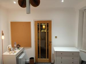 Ванная комната в Convenient Luton Rooms