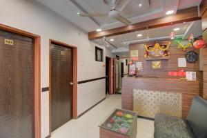 a corridor of a hospital with a waiting room at OYO Hotel Sion Residency in Mumbai