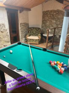 Τραπέζι μπιλιάρδου στο Apartamentos caravia, el cachucho