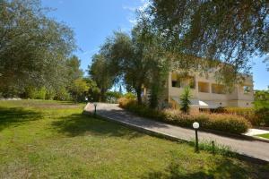 Κήπος έξω από το Bella Dassia