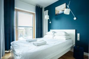 Posteľ alebo postele v izbe v ubytovaní VipWarsawApartments Sapphire Mennica Residence