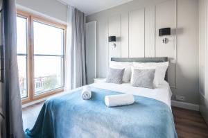 Posteľ alebo postele v izbe v ubytovaní VipWarsawApartments Sapphire Mennica Residence