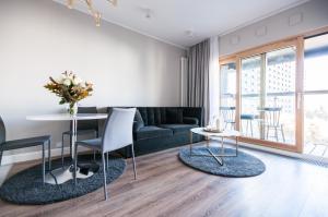 Posedenie v ubytovaní VipWarsawApartments Sapphire Mennica Residence