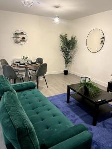 Posezení v ubytování Spacious One Bedroom Apartment