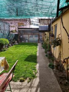 a backyard with a garage and a grass yard at Casa Sofiandra in Paleu